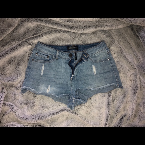 Somewhat high waisted shorts - Picture 1 of 3